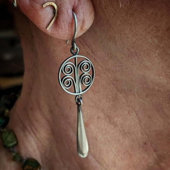 Jane Diaz earrings - Picture 2 of 4